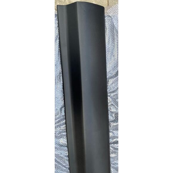 Lower Molding Garnish Front Right Door - Picture 7 of 9